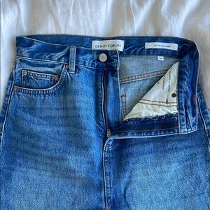 Denim Forum “The 90s Halle Skirt”